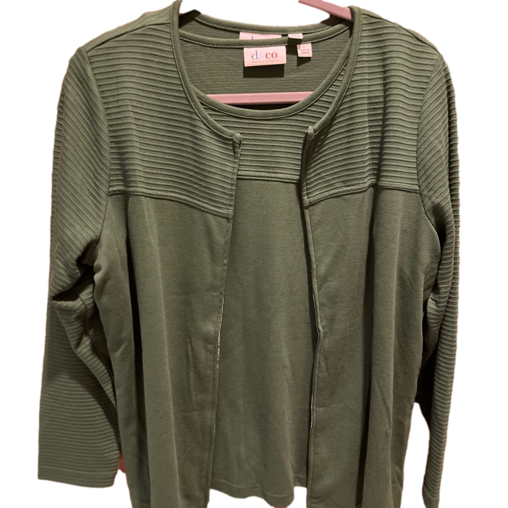 273. WOMENS DENIM + COMPANY L DETAIL 2 PIECE JACKET & TOP SET